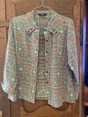 Victoria & Albert Museum LondonFloral Patchwork Button-Front blouse- Green Multi